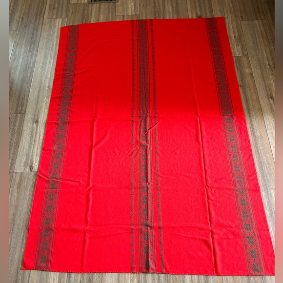 Vintage Embroidered Rectangular Tablecloth 81.5x60 Red Green Christmas Holidays - Picture 3 of 14